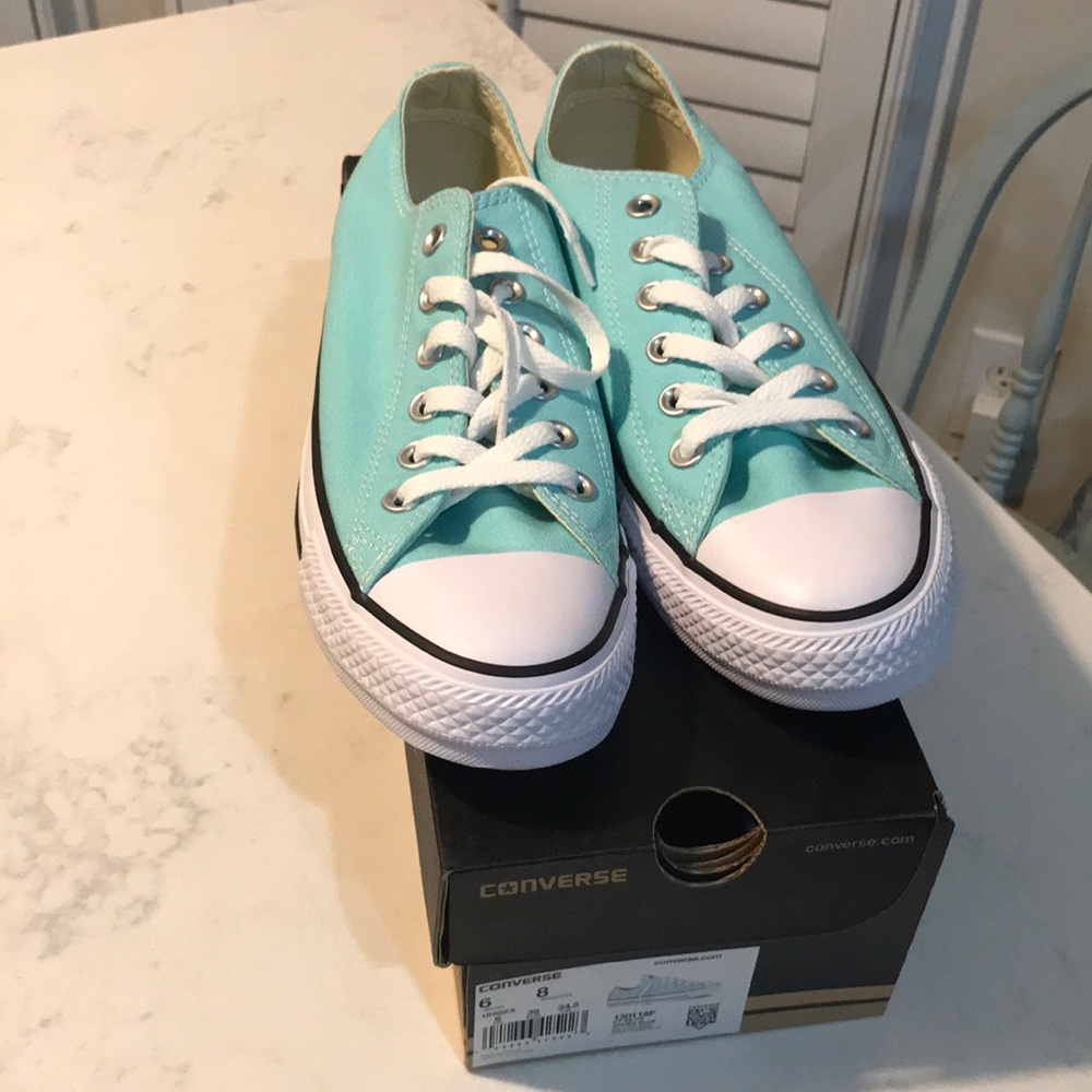 Converse unisex Aruba Blue new in box